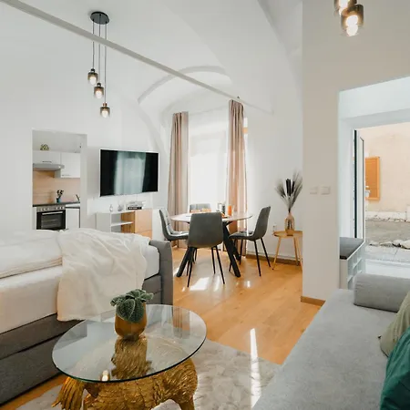 Noor - Golden Mood Or Cinema Luxe Грац