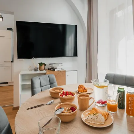 Noor - Golden Mood Or Cinema Luxe * Štýrský Hradec