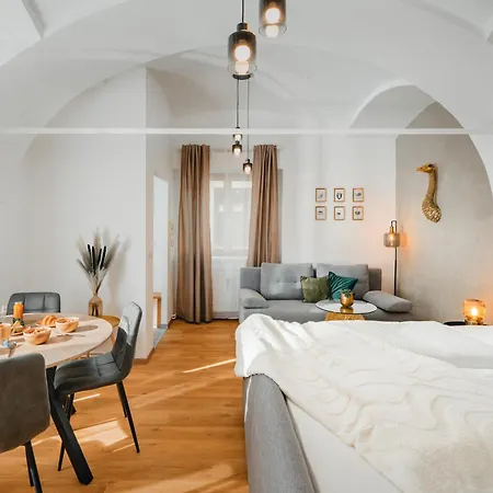 Noor - Golden Mood Or Cinema Luxe Graz