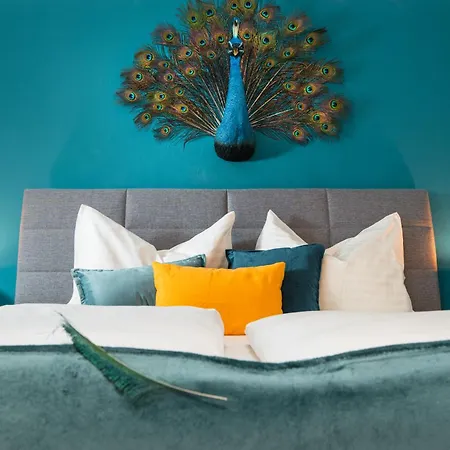 Noor - Golden Mood Or Cinema Luxe Грац