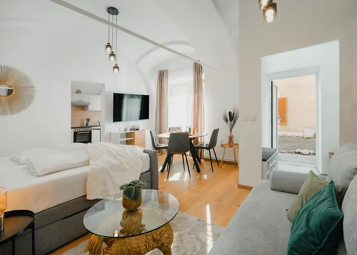 Noor - Golden Mood Or Cinema Luxe Graz