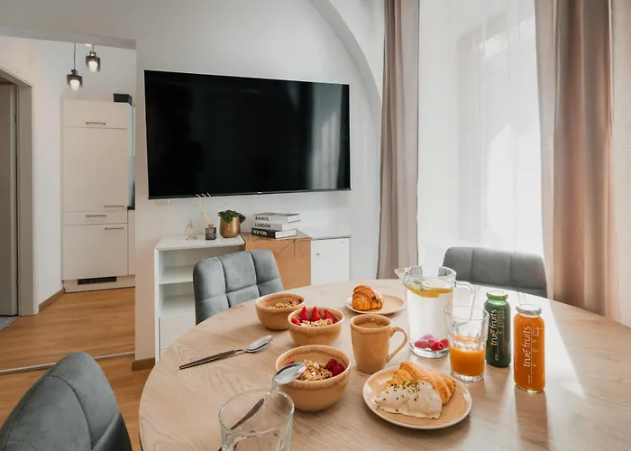 Noor - Golden Mood Or Cinema Luxe * Graz