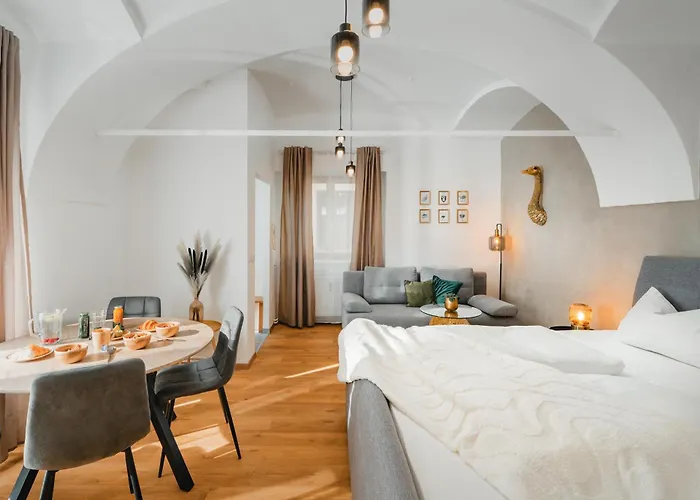 Noor - Golden Mood Or Cinema Luxe Graz