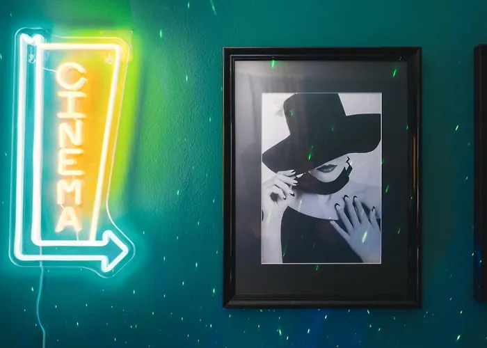 Noor - Golden Mood Or Cinema Luxe * Graz